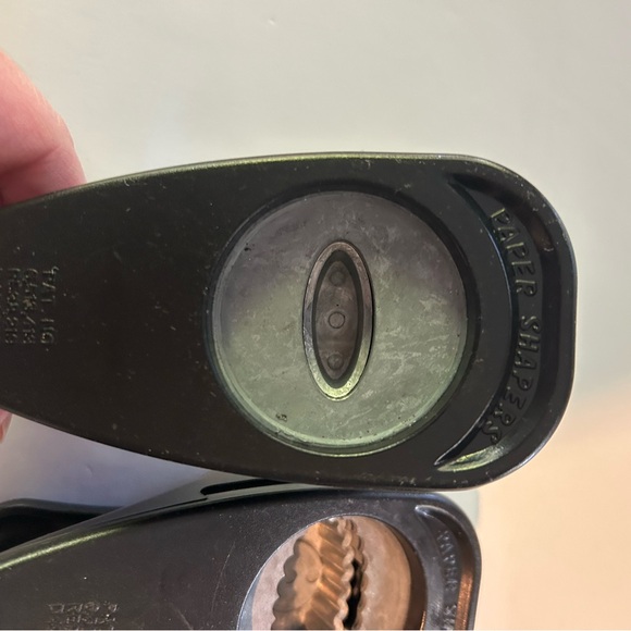 STAMPIN UP! TRIO OF HANDHELD PUNCHES - OVAL, SCALLOPED OVAL & SCALLOPED CIRCLE - Picture 2 of 12